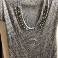 BEADED V-NECK T-SHIRT